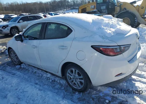2017 Toyota Yaris Ia z USA, uszkodzony, nr VIN 3MYDLBYV4HY160521
